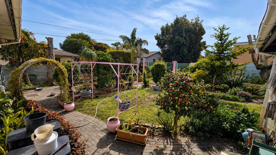 6 Bedroom Property for Sale in Protea Heights Western Cape